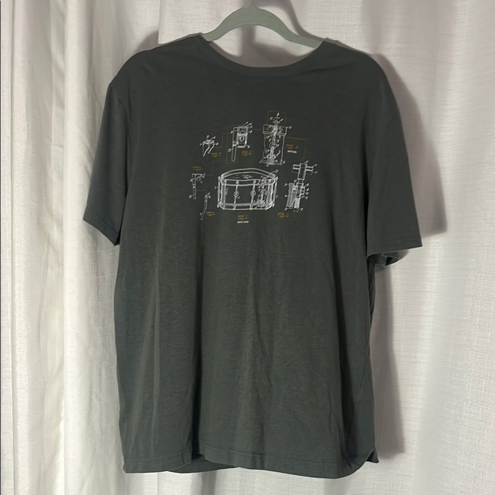 Banana Republic | Men’s Drum Graphic Tee